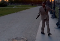 Vídeo: Após pena anulada, Daniel Alves dança em passeio por Paris