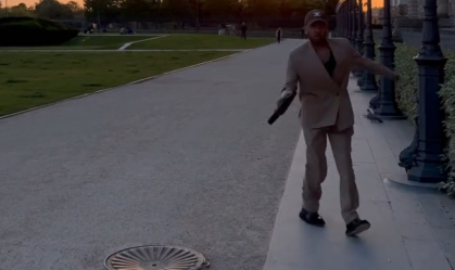 Vídeo: Após pena anulada, Daniel Alves dança em passeio por Paris