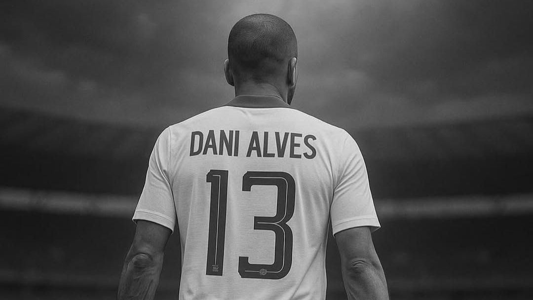 Daniel Alves publica mensagem enigmática