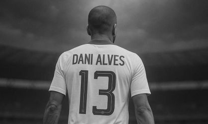 Daniel Alves posta mensagem enigmática sobre possível retorno aos gramados