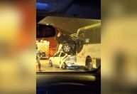 Vídeo: carros ficam empilhados após acidente no centro do Rio