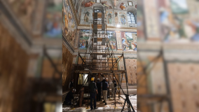 Preparação da Capela Sistina para o conclave