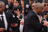 Denzel Washington discute com fotógrafo no tapete vermelho de Cannes