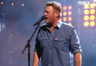 AMAs 2025: apresentação "sem som" de Blake Shelton gera memes na web