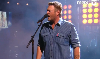 AMAs 2025: apresentação "sem som" de Blake Shelton gera memes na web