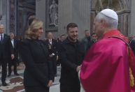 Papa Leão XIV deve se reunir com Zelensky neste domingo (18), diz Vaticano