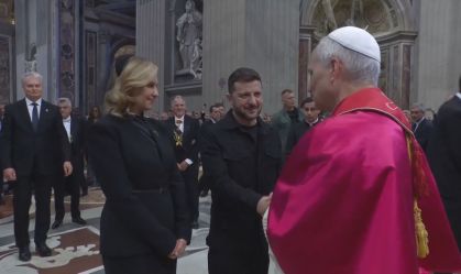 Papa Leão XIV deve se reunir com Zelensky neste domingo (18), diz Vaticano