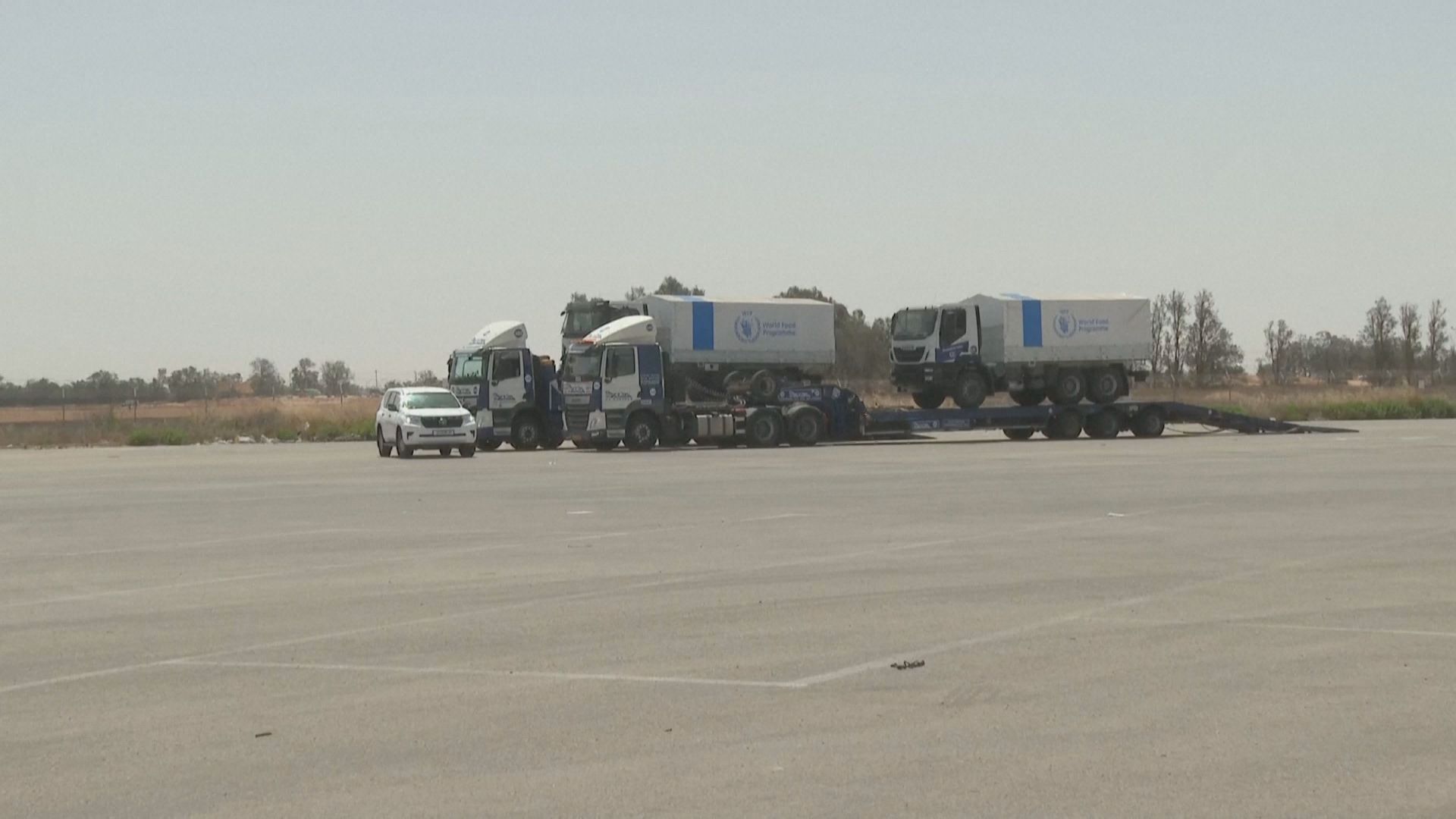 Caminhões de ajuda humanitária com indo para Gaza.