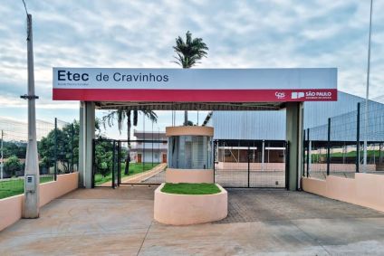 Fachada da Etec Cravinhos
