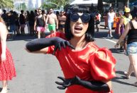 Fãs de Lady Gaga já estão em Copacabana e mostram looks para curtir o show
