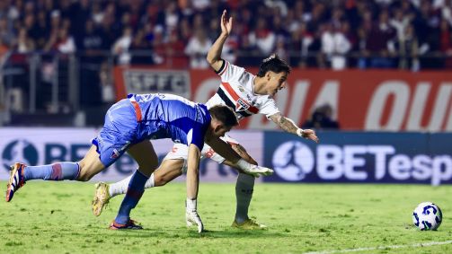 Lance do pênalti em Ferreirinha em São Paulo x Fortaleza