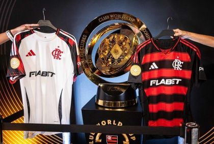Flamengo recebe o troféu do Mundial de Clubes