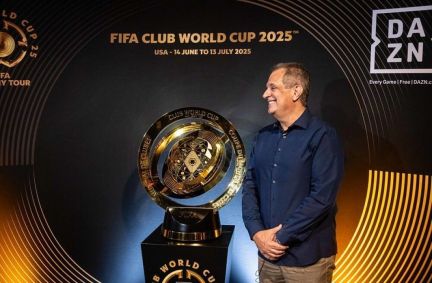 Flamengo recebe o troféu do Mundial de Clubes