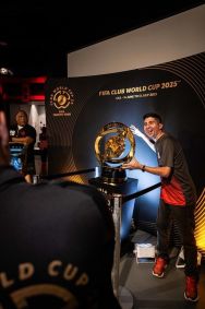 Flamengo recebe o troféu do Mundial de Clubes