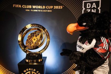 Flamengo recebe o troféu do Mundial de Clubes