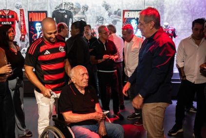 Flamengo recebe o troféu do Mundial de Clubes