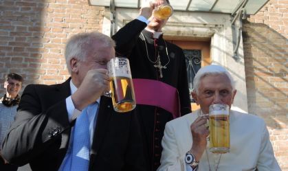 Papas podem beber cerveja? Veja o que a Igreja diz sobre o assunto