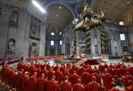 Três papas consecutivos foram eleitos no segundo dia de conclave