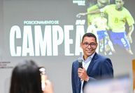 Gilberto Silva relembra início da carreira e celebra reconhecimento da Fifa