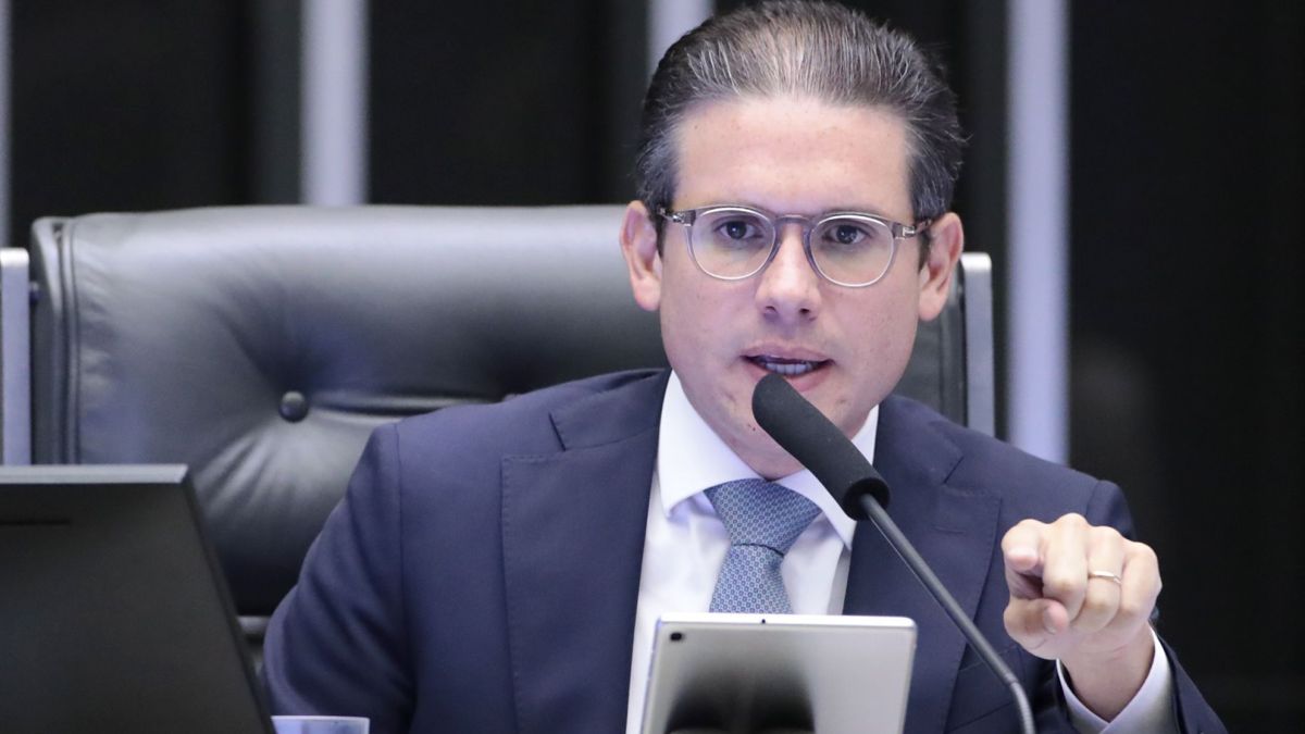 Hugo encerra sessão no plenário da Câmara após protestos da oposição | CNN Brasil