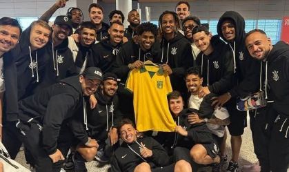 Hugo Souza comemora convocação à Seleção