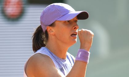 Iga Swiatek vence partida contra Emma Raducanu no Roland Garros