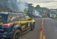 Três pessoas morrem após caminhões colidirem de frente em rodovia no Paraná