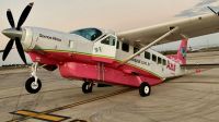 Avião da Azul empina durante embarque de passageiros em Campinas
