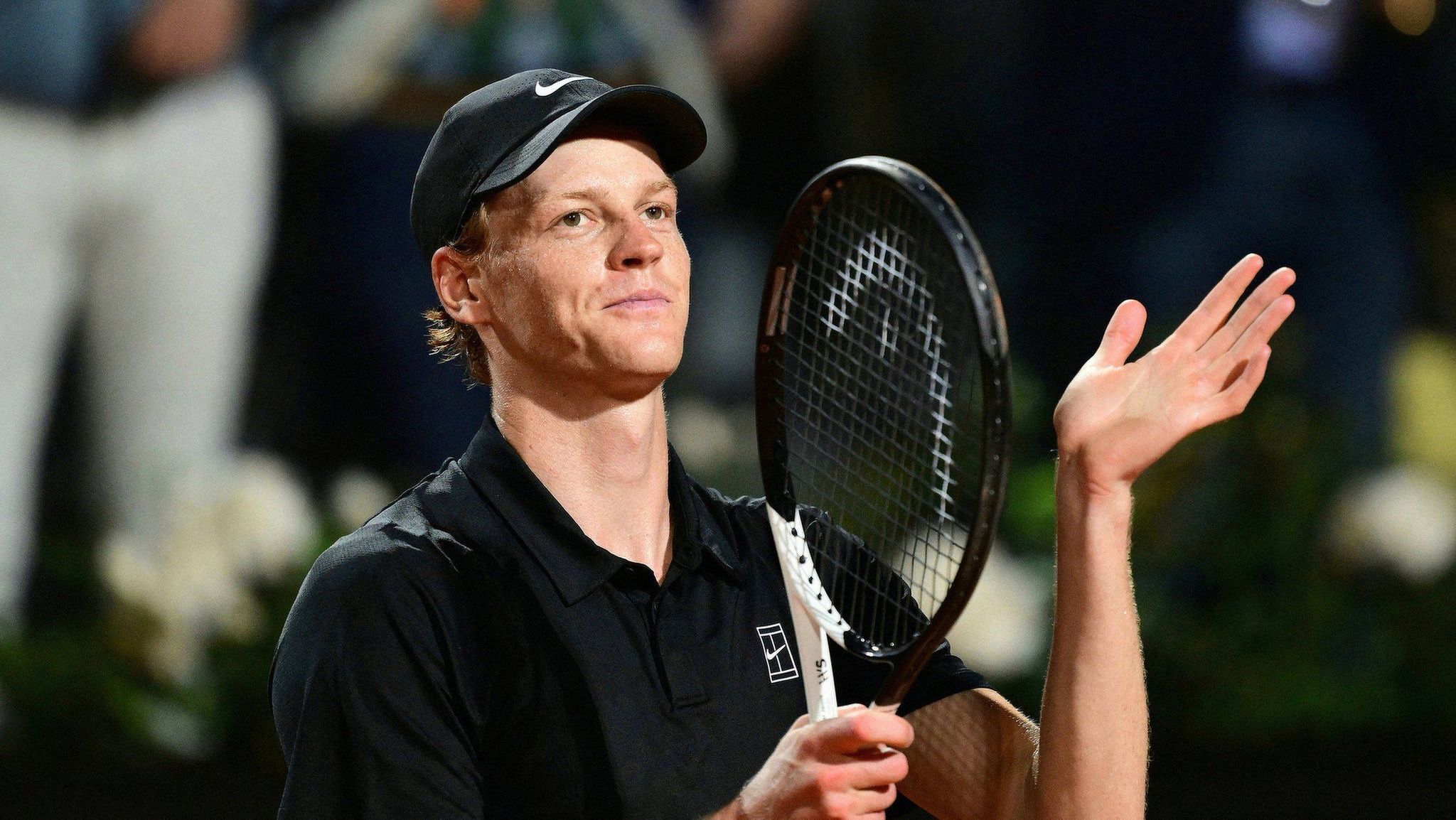 Jannik Sinner retorna após doping