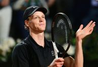 Sinner vence em retorno após suspensão por doping no Itália Open