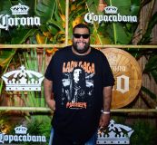 Modelo John Drops chega para o show de Lady Gaga em Copacabana, no Rio de Janeiro