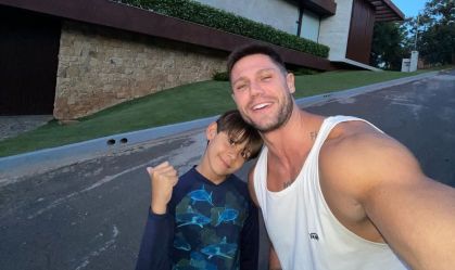 Jonas Sulzbach faz raro post com o filho: "Meu pequeno grande parceiro"