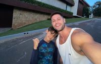 Jonas Sulzbach faz raro post com o filho: "Meu pequeno grande parceiro"