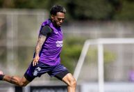 Martínez passará por cirurgia e desfalca o Corinthians