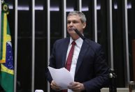 Lindbergh fala à PF nesta segunda sobre ação contra Eduardo Bolsonaro