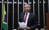 Lindbergh pede abertura de inquérito no STF contra família Bolsonaro