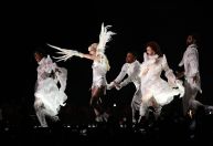 Bailarinos de Lady Gaga comemoram show histórico em Copacabana