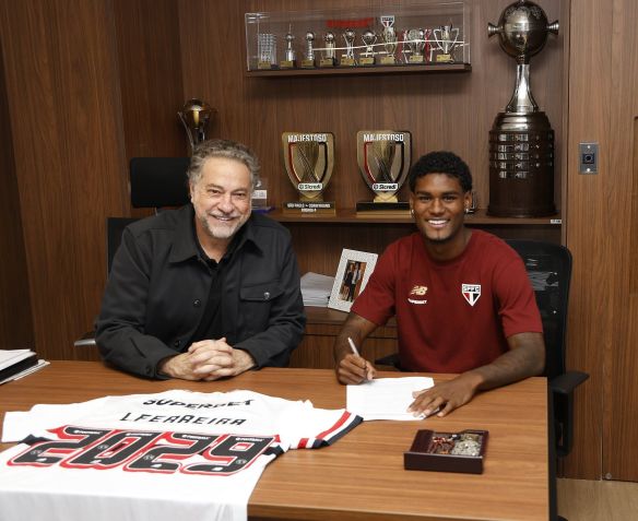 "Meu objetivo é conquistar muitos títulos com essa camisa", disse o jogador • Foto: Rubens Chiri / São Paulo FC