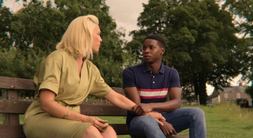 Hannah Waddingham viveu Sofia Marchetti em "Sex Education" • Reprodução/Netflix