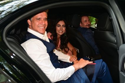 Agnews Márcio Garcia e sua mulher, Andréa Santa Rosa, chegam na Ville La Rochelle para o casamento de Isis Valverde e Marcus Buaiz