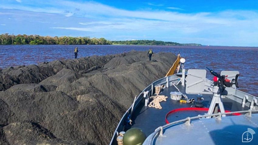 Marinha do Brasil apreende 4 mil toneladas de minério em pó • Crédito: Divulgação/Marinha do Brasil