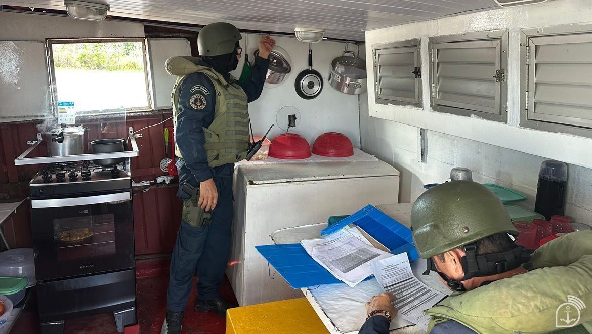 Marinha do Brasil apreende 4 mil toneladas