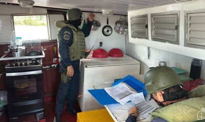 Marinha apreende 4 mil toneladas de minério em comboio no Pará