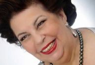 Conheça a carreira da cantora Nana Caymmi