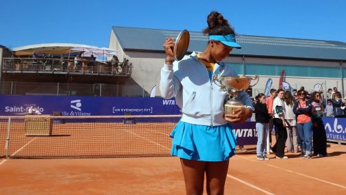 Naomi Osaka celebra título do L'Open 35 de Saint-Malo