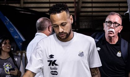 Neymar, do Santos, deve começar no banco contra o Vitória