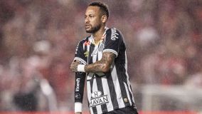 Neymar em ação pelo Santos contra o CRB pela Copa do Brasil