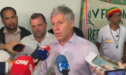 Governo Lula está com "pé no acelerador" para reforma agrária, diz ministro