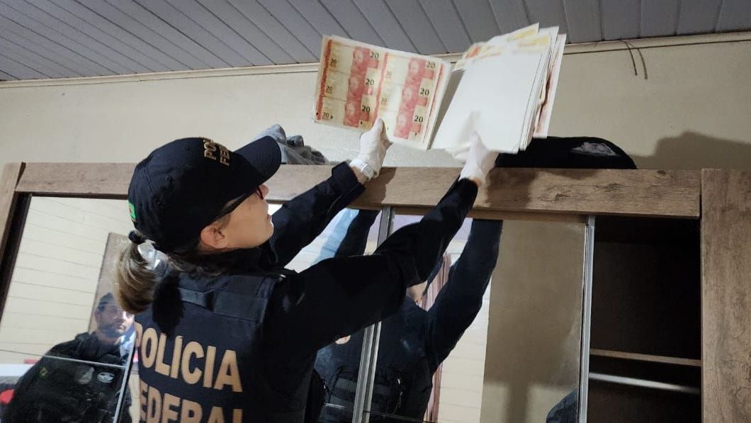 Policiais Federal realizaram diligências em Luziânia (GO) e Lages (SC)