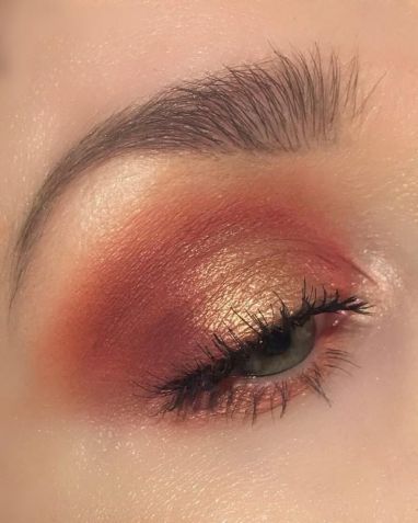 Olhos em tons terrosos e metálicos • Reprodução/Pinterest